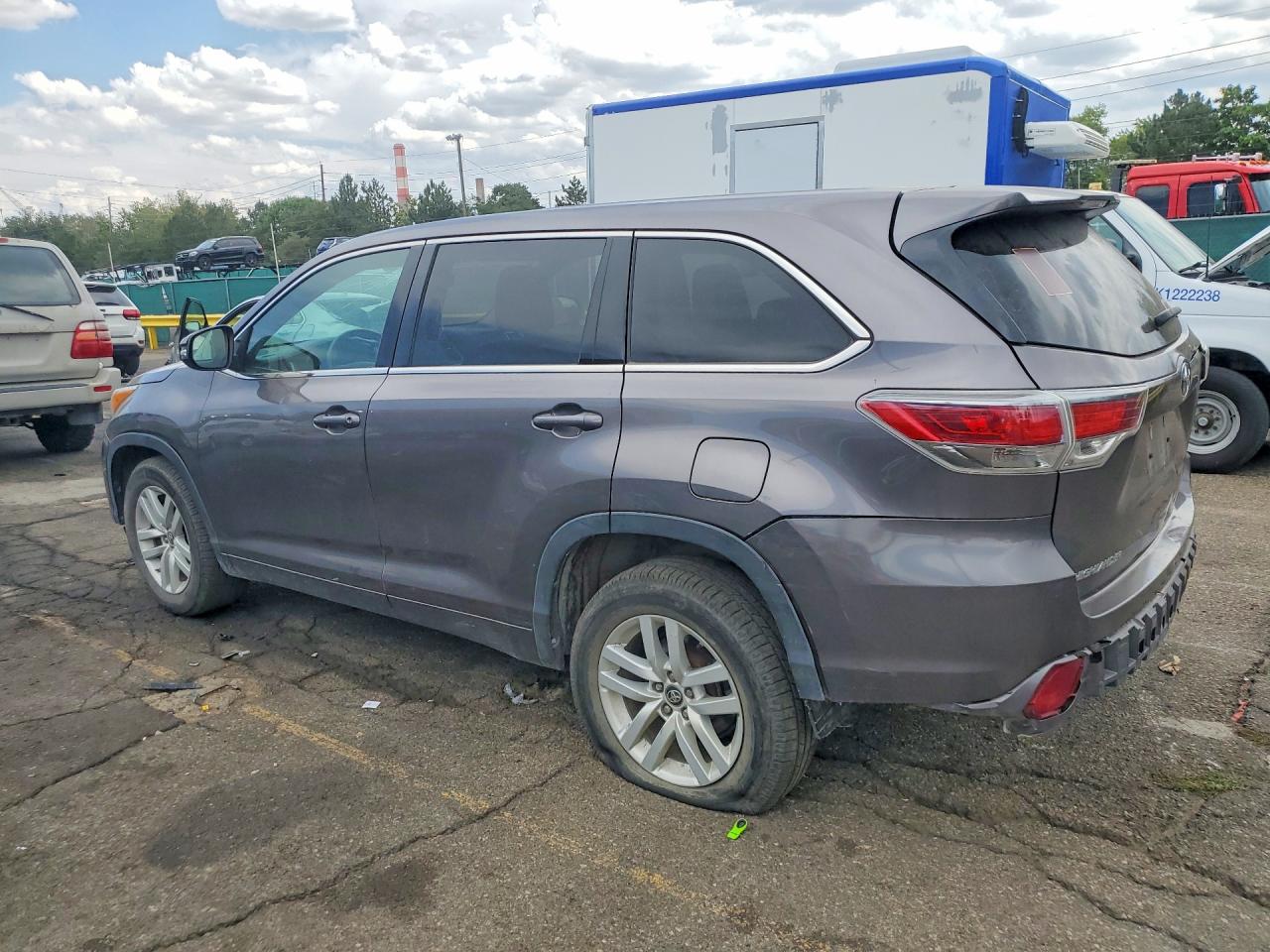 2016 TOYOTA HIGHLANDER LE — снимка 2