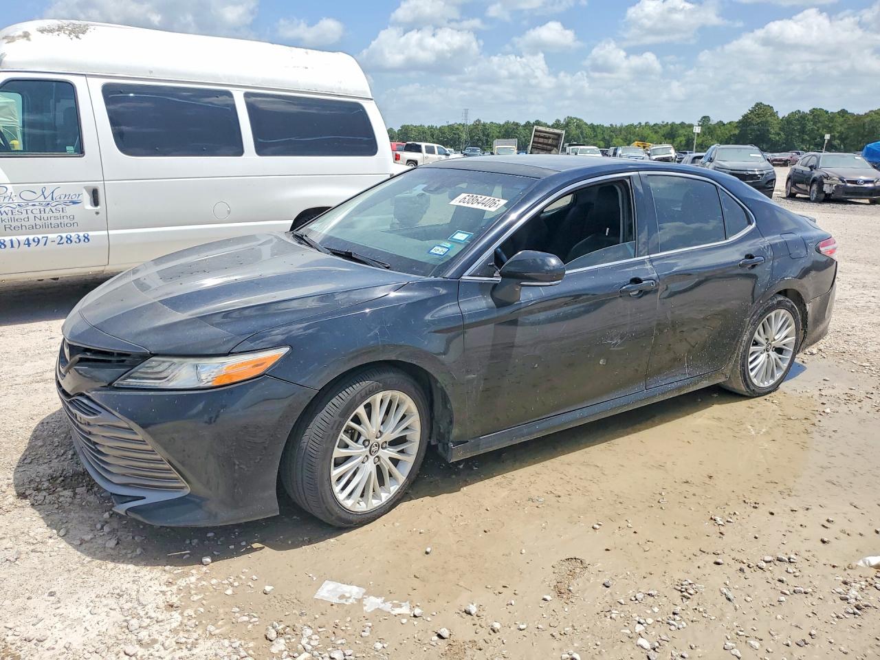 2018 TOYOTA CAMRY XLE