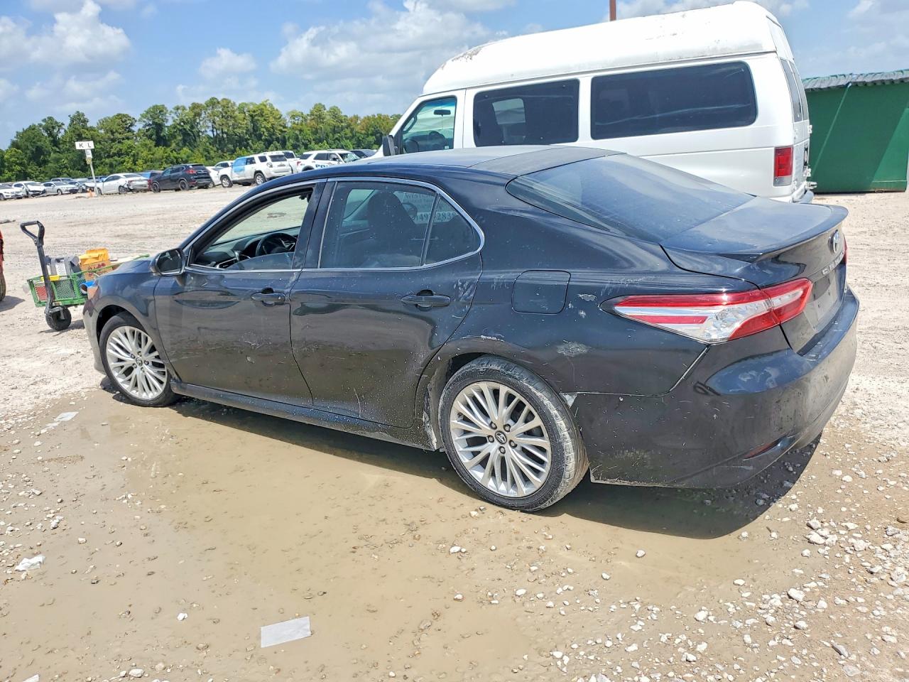 2018 TOYOTA CAMRY XLE — снимка 2