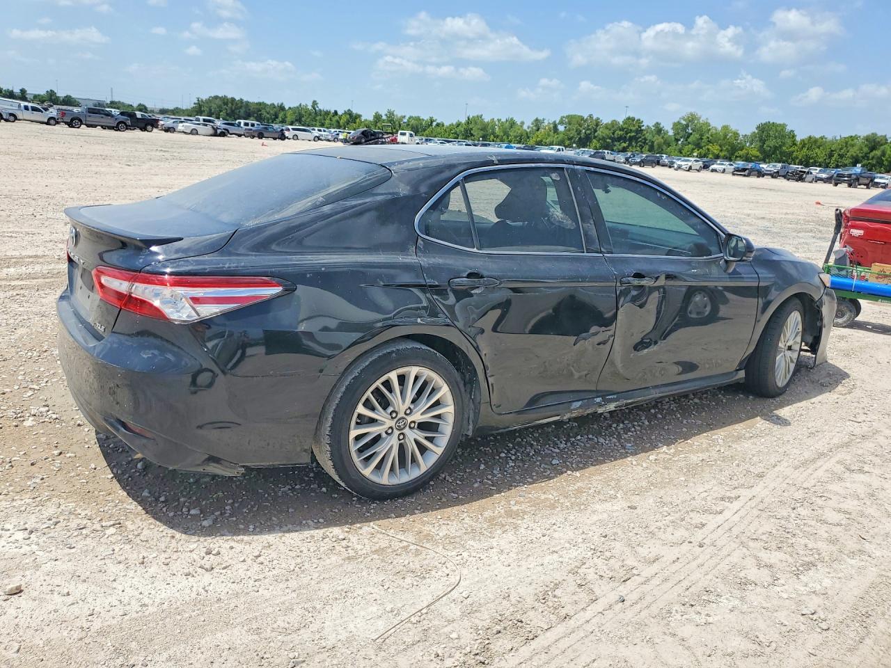 2018 TOYOTA CAMRY XLE — снимка 3