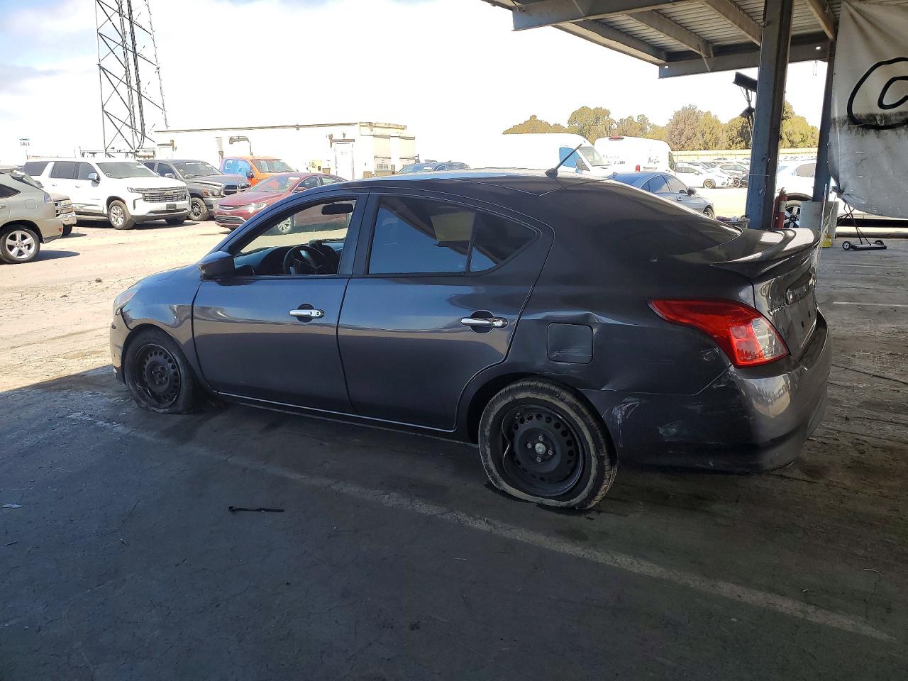 2015 NISSAN VERSA 1.6 SV — снимка 2