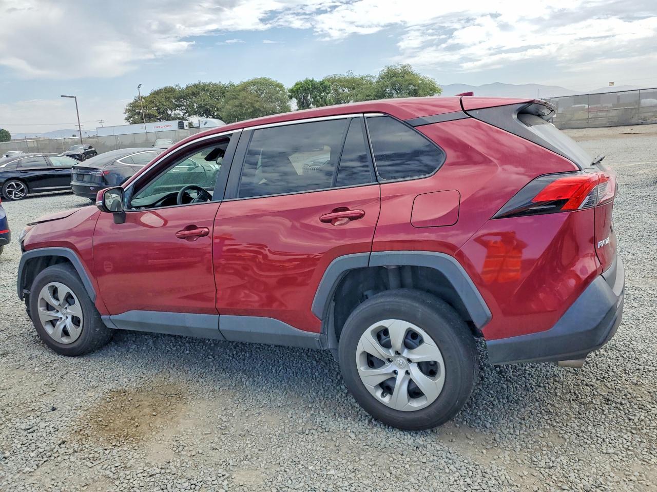 2022 TOYOTA RAV4 LE — снимка 2