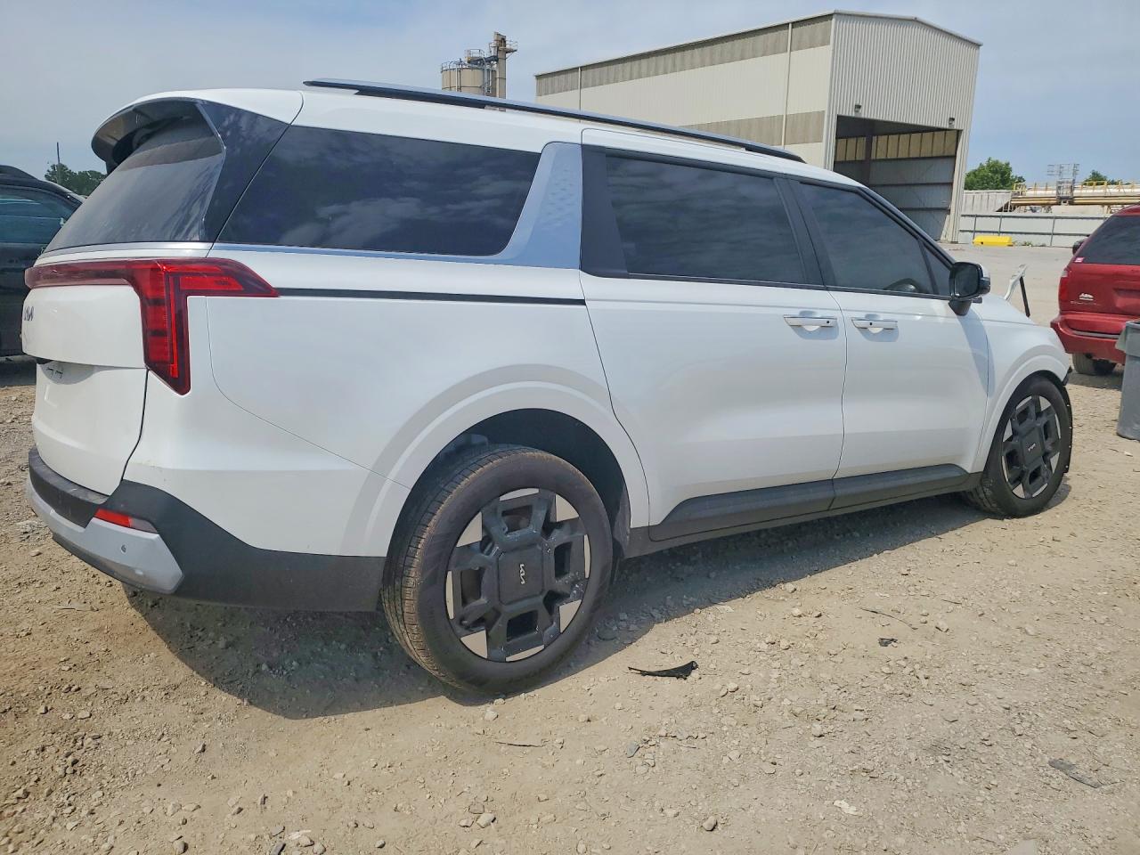 2026 KIA CARNIVAL EX — снимка 3