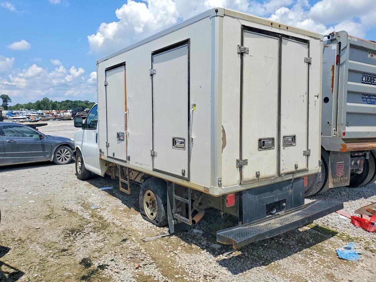 2017 CHEVROLET EXPRESS G3500 — снимка 2