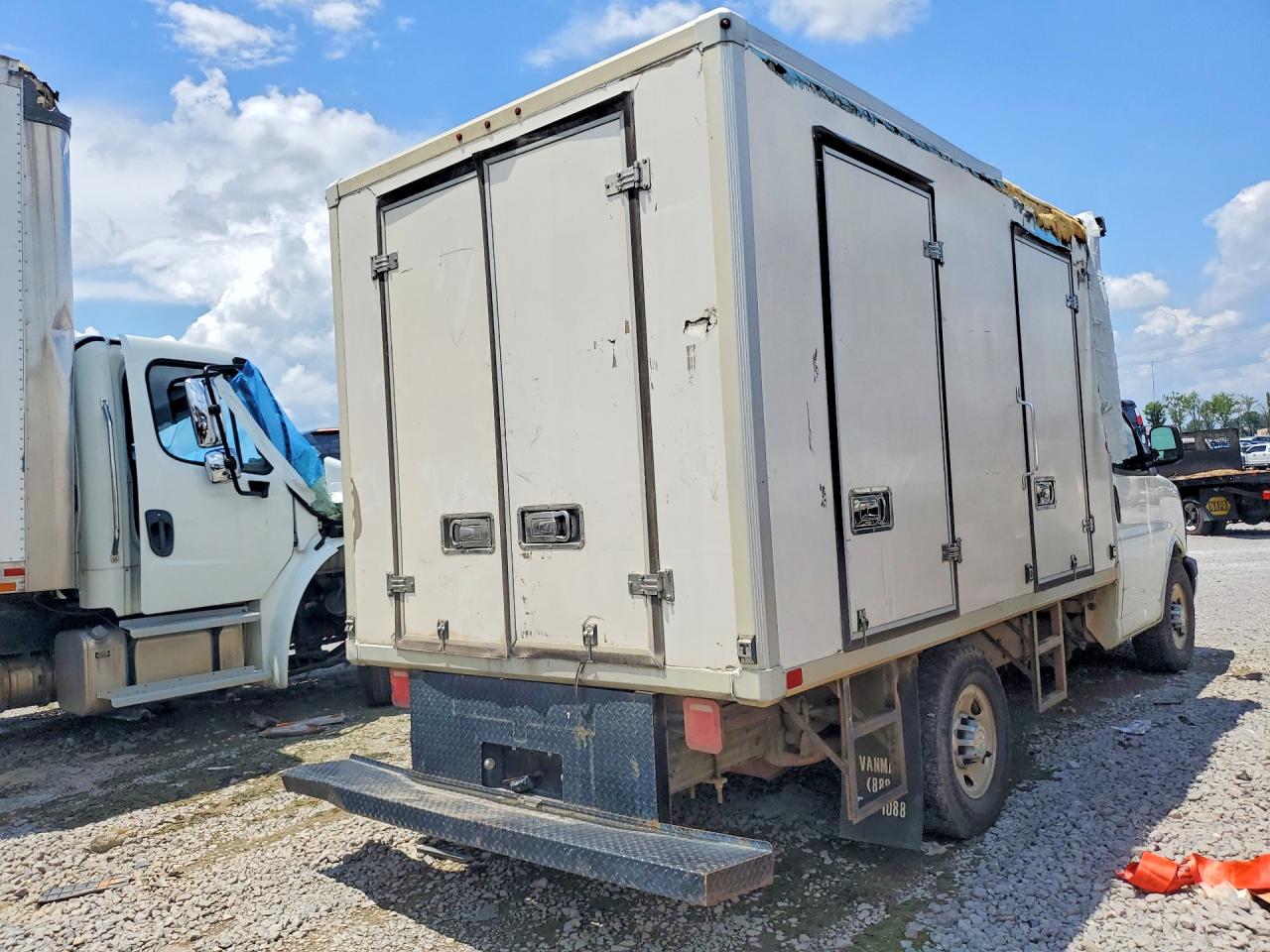 2017 CHEVROLET EXPRESS G3500 — снимка 3