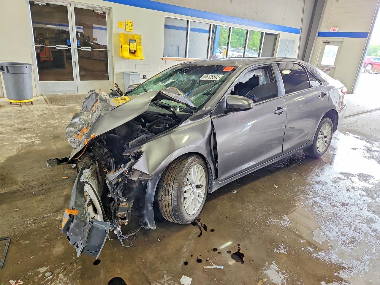 2016 TOYOTA CAMRY SE