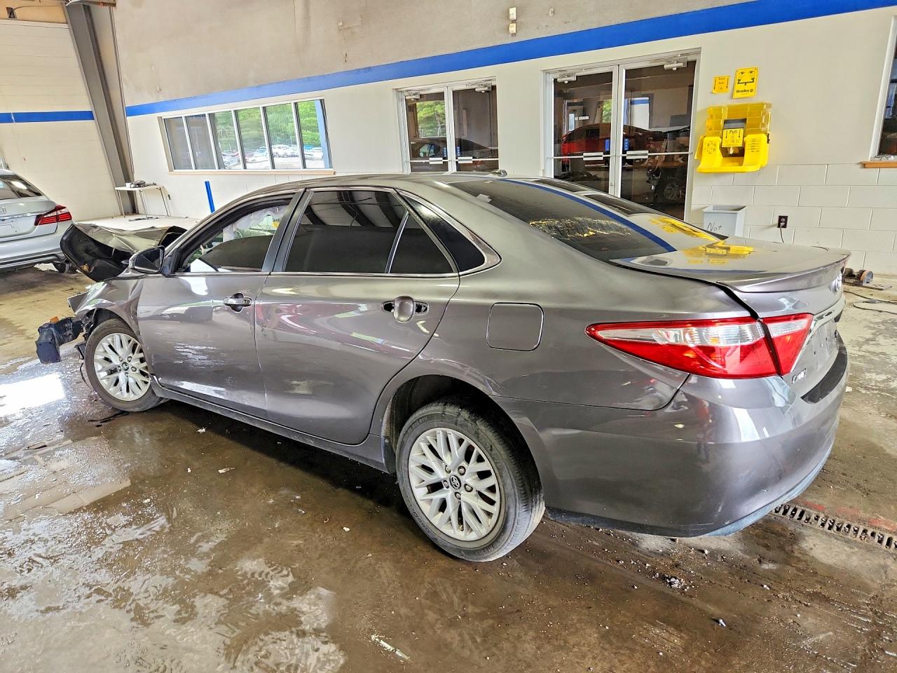 2016 TOYOTA CAMRY SE — снимка 2
