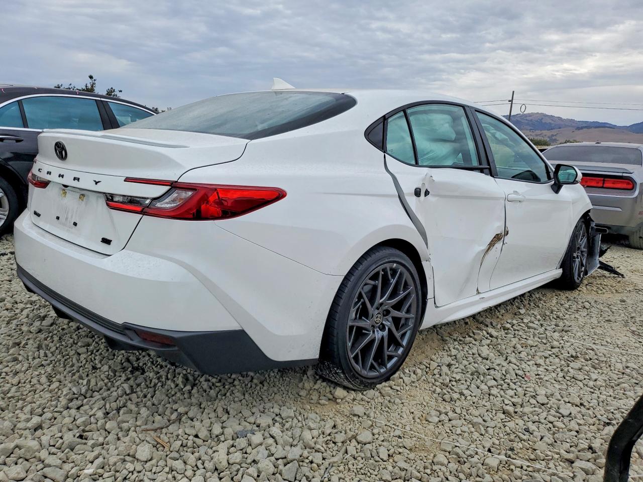 2025 TOYOTA CAMRY SE — снимка 3
