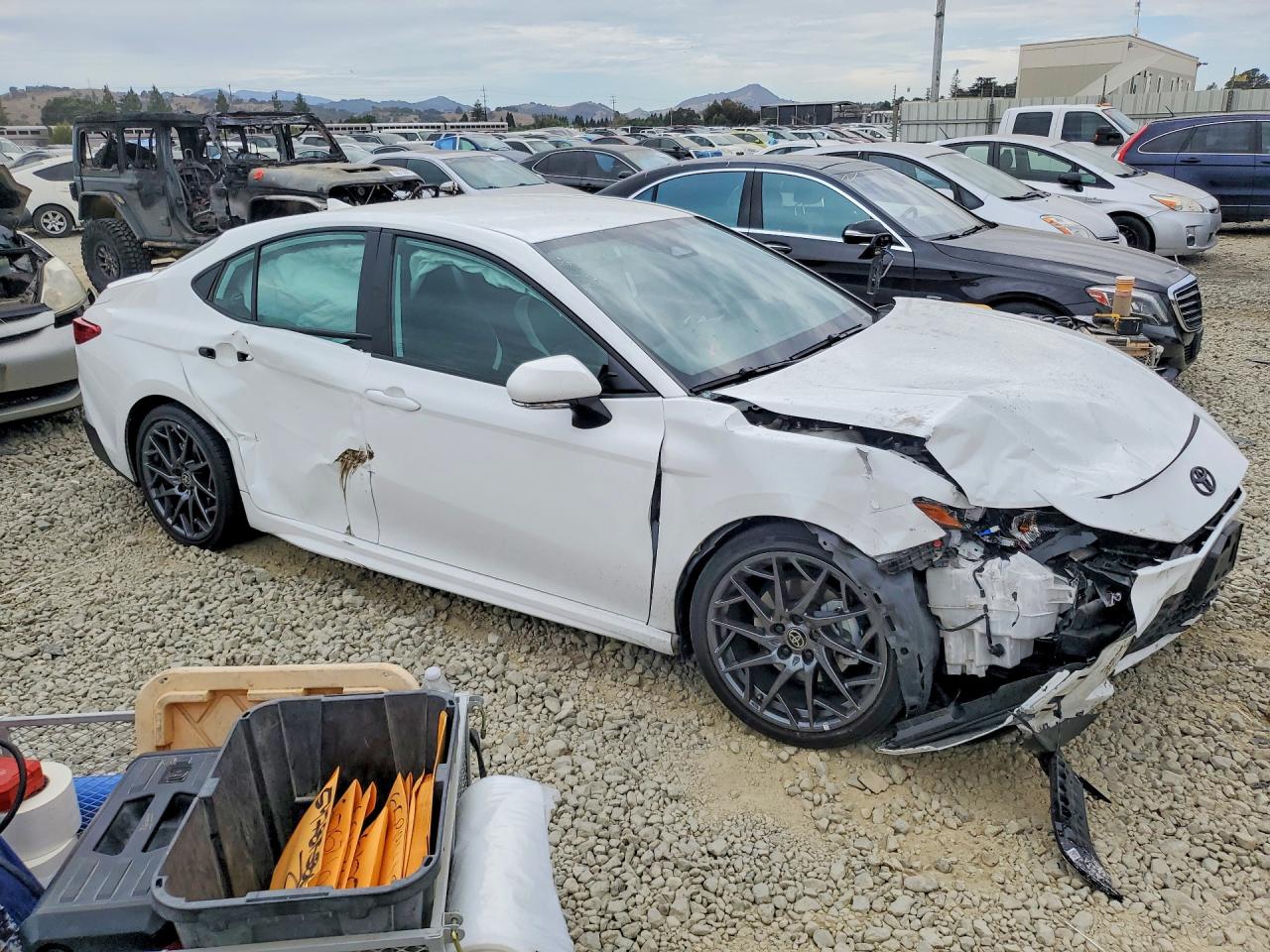 2025 TOYOTA CAMRY SE — снимка 4
