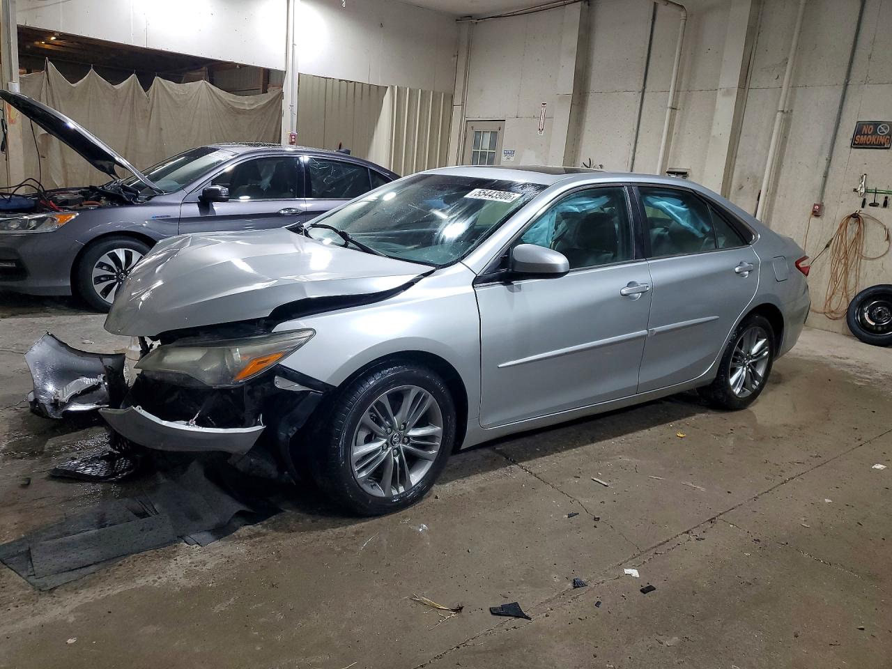 2016 TOYOTA CAMRY SE