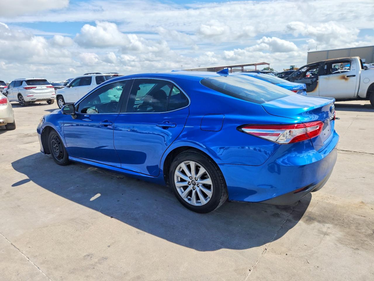 2019 TOYOTA CAMRY LE — снимка 2