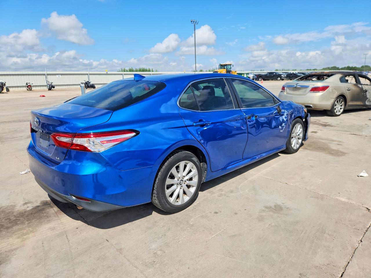 2019 TOYOTA CAMRY LE — снимка 3