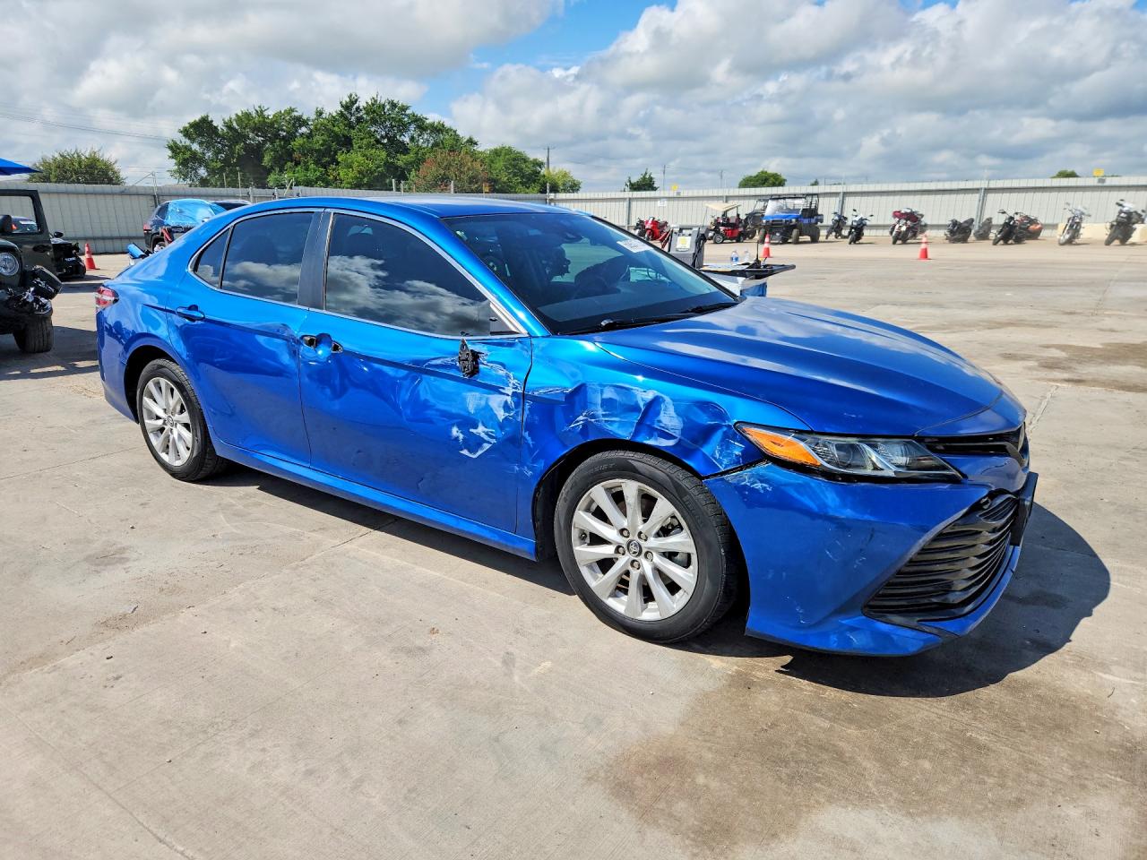 2019 TOYOTA CAMRY LE — снимка 4