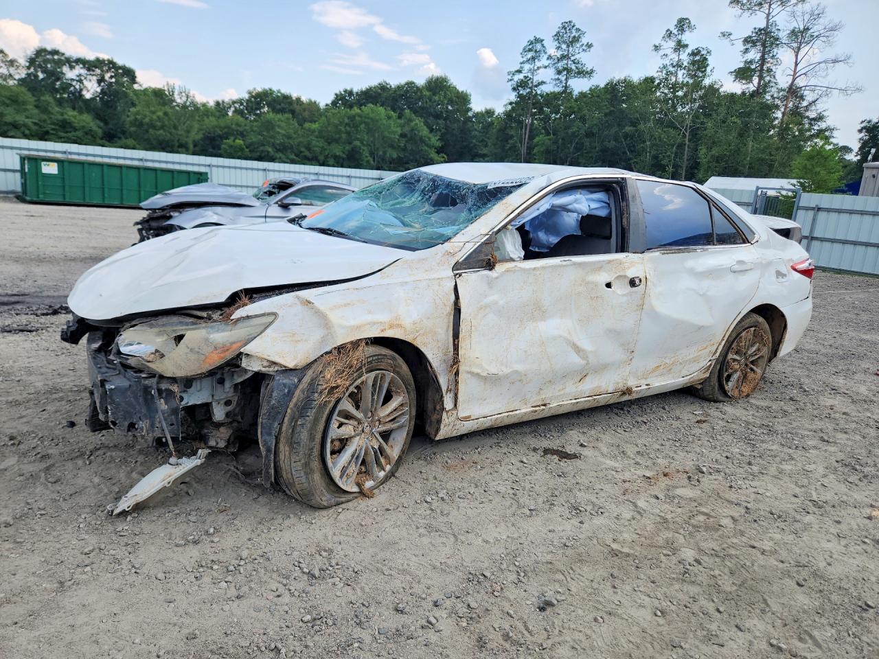 2016 TOYOTA CAMRY SE