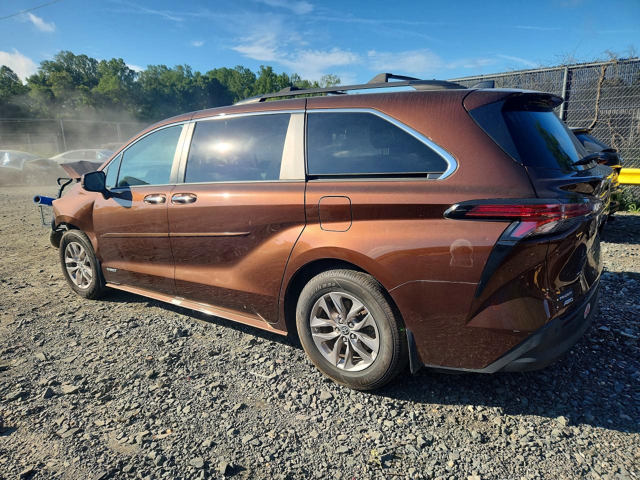 2021 TOYOTA SIENNA XLE — снимка 2