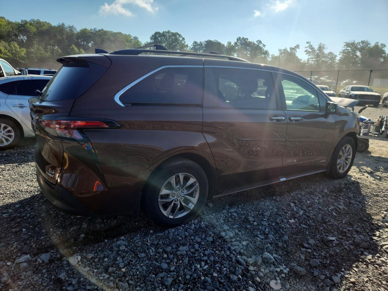 2021 TOYOTA SIENNA XLE — снимка 3