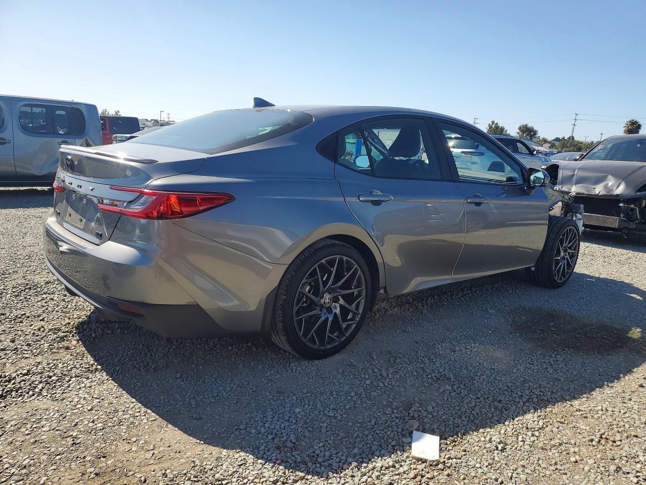 2025 TOYOTA CAMRY SE — снимка 3