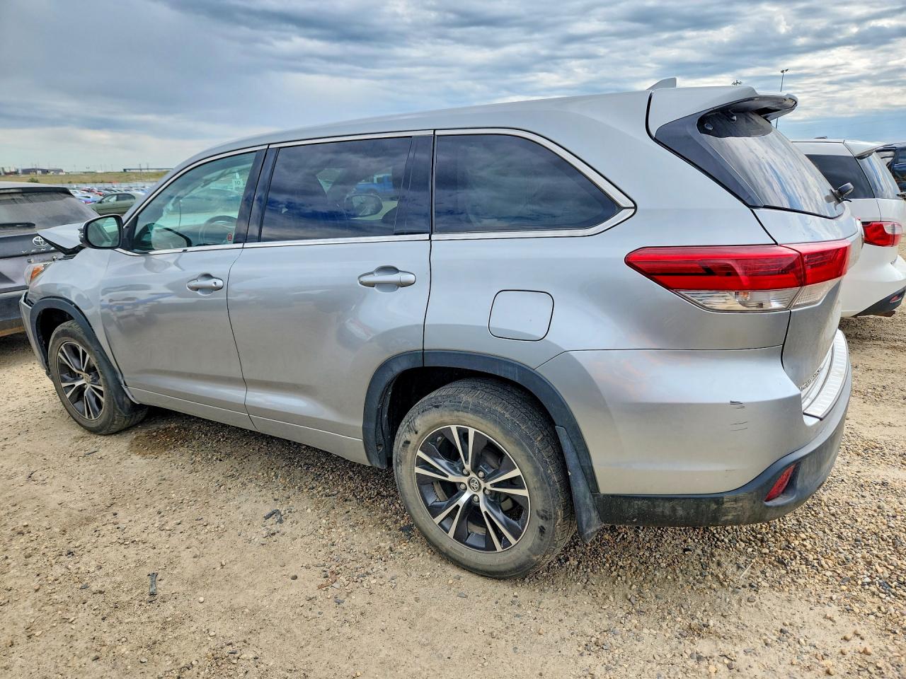 2018 TOYOTA HIGHLANDER LE — снимка 2