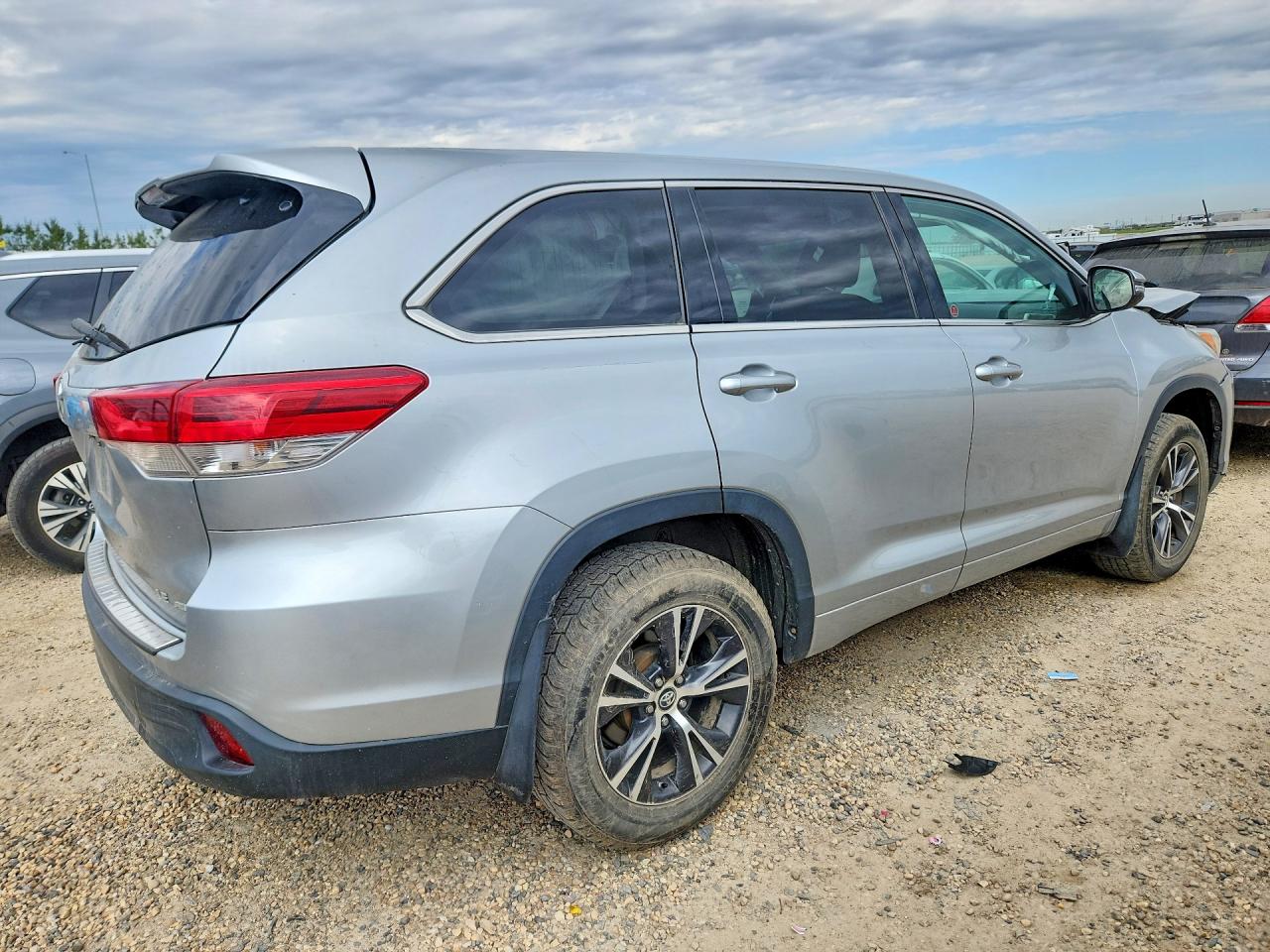 2018 TOYOTA HIGHLANDER LE — снимка 3