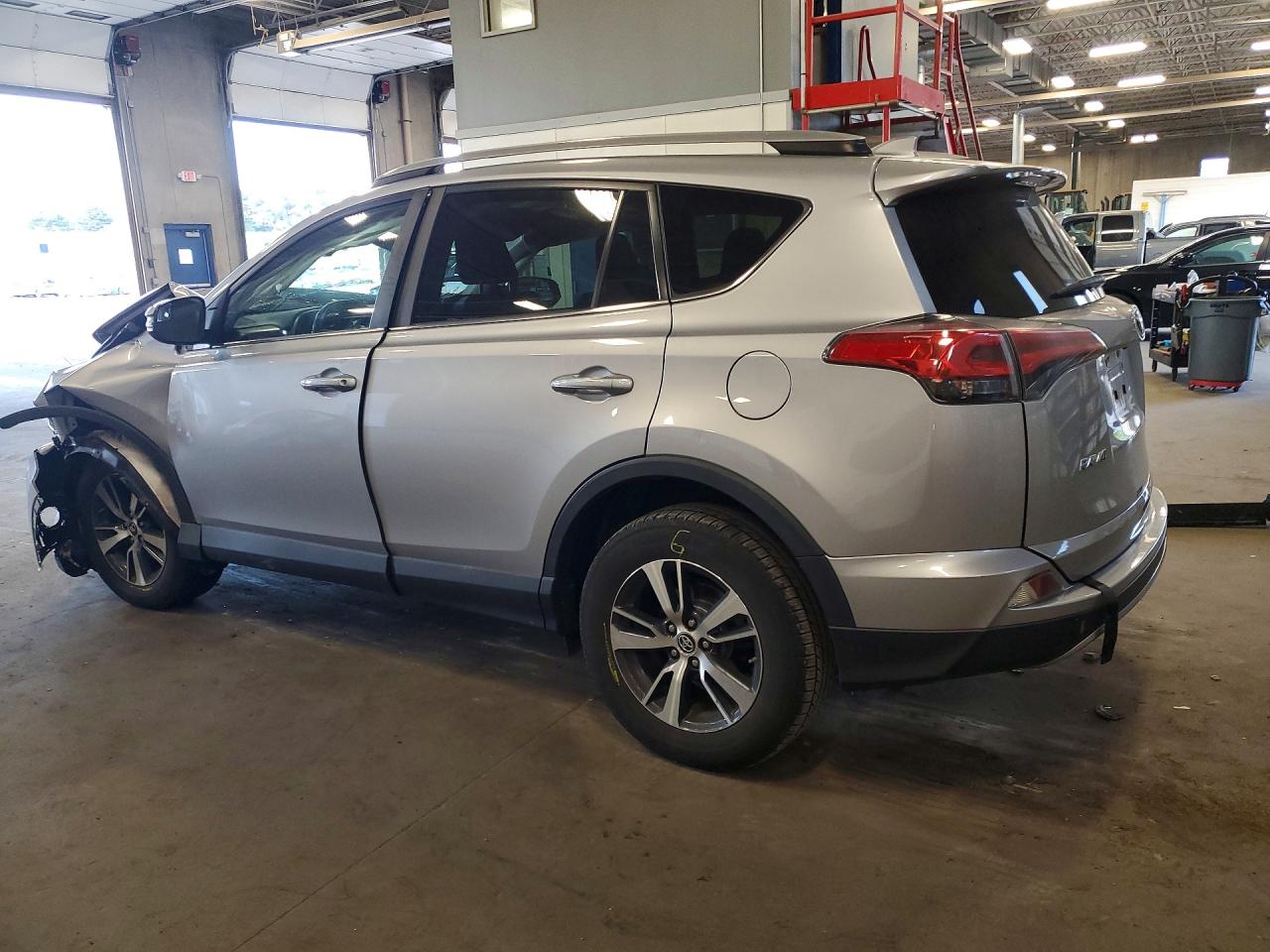 2017 TOYOTA RAV4 XLE — снимка 2
