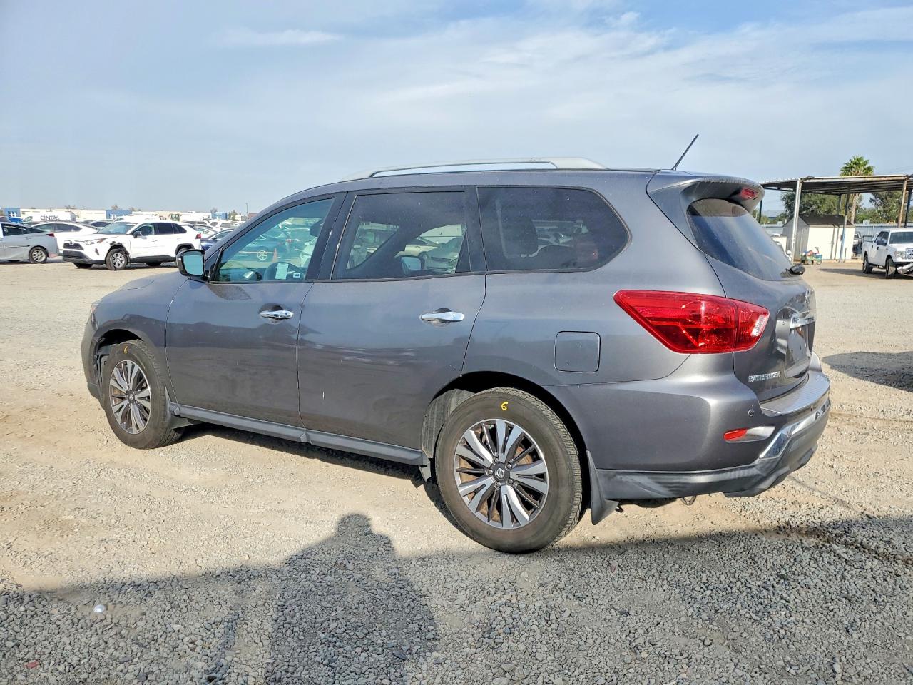 2017 NISSAN PATHFINDER SV — снимка 2