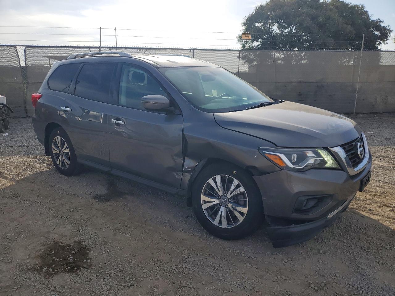 2017 NISSAN PATHFINDER SV — снимка 4