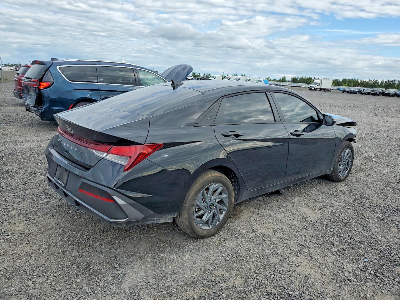 2026 HYUNDAI ELANTRA SEL SPORT — снимка 3
