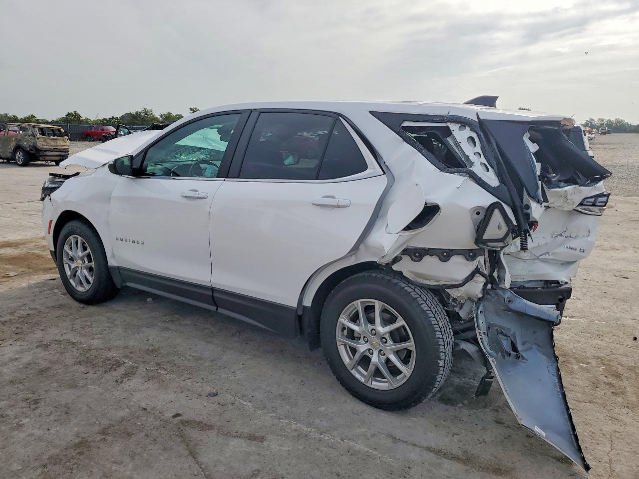 2024 CHEVROLET EQUINOX LT — снимка 2