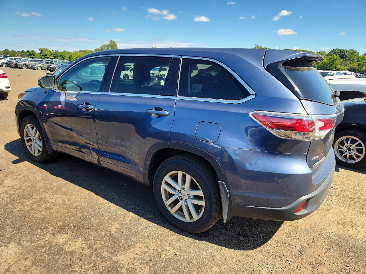 2015 TOYOTA HIGHLANDER LE — снимка 2