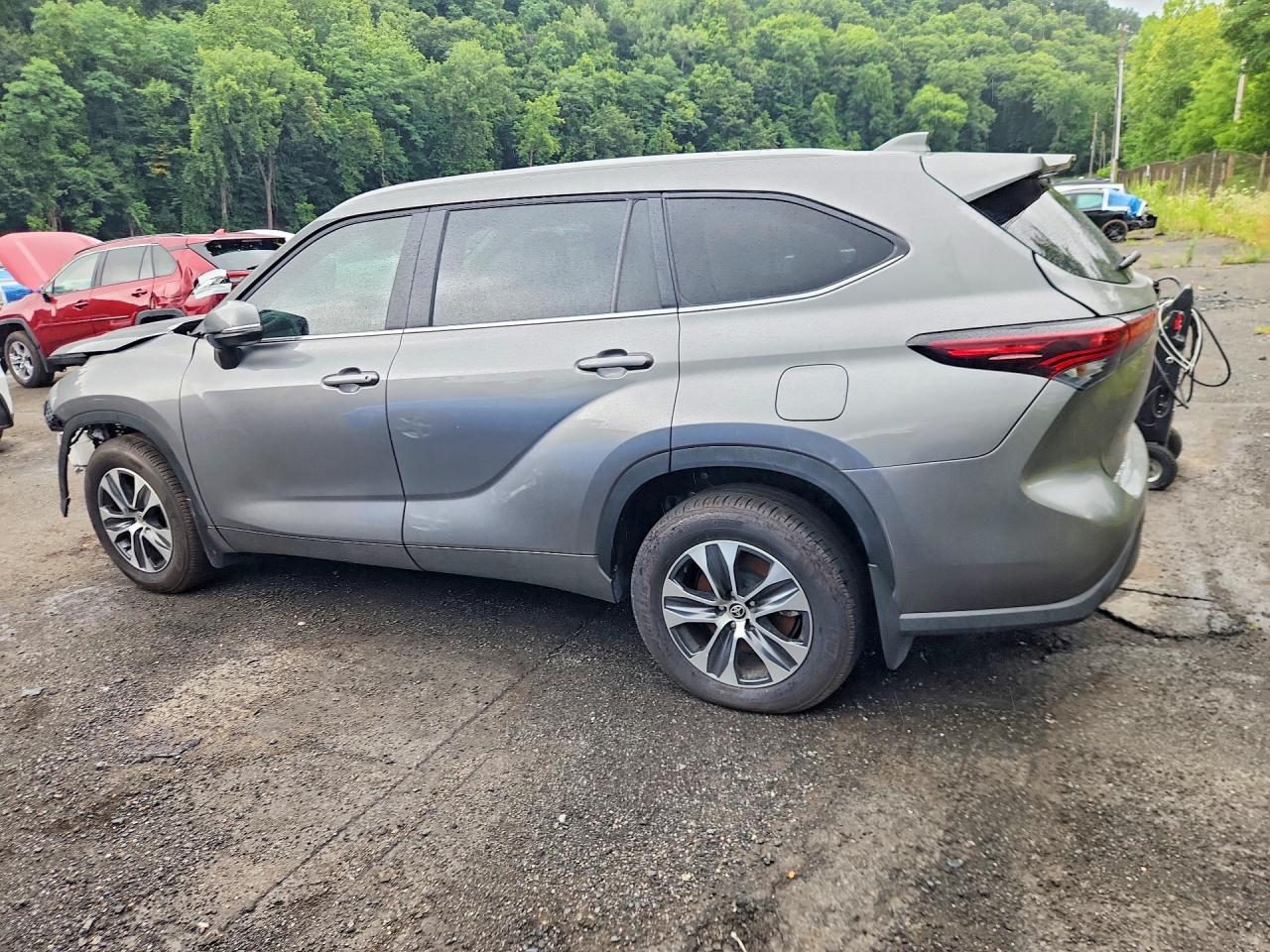 2026 TOYOTA HIGHLANDER XLE — снимка 2
