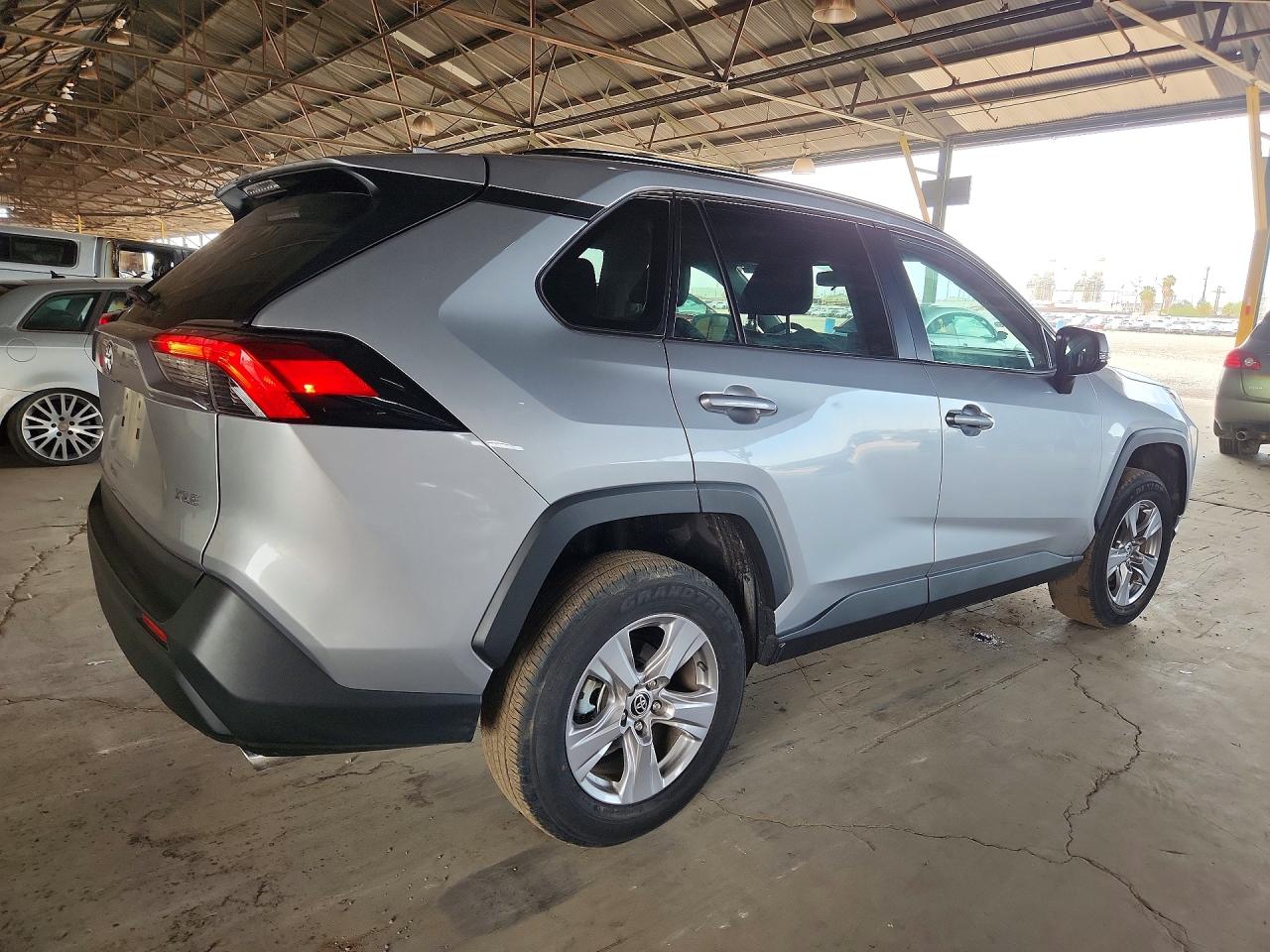 2025 TOYOTA RAV4 XLE — снимка 3