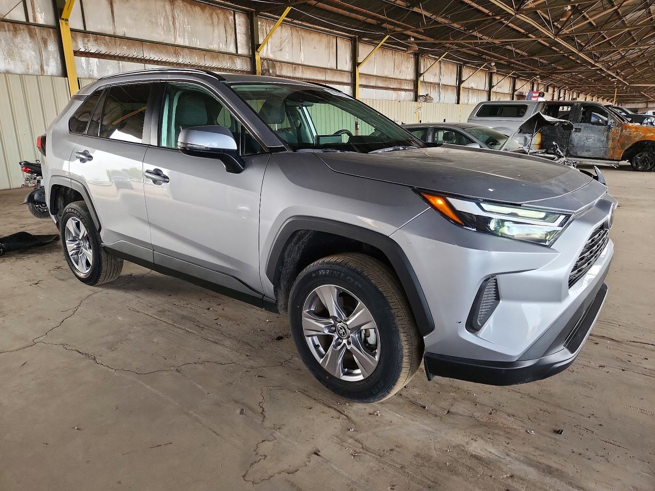 2025 TOYOTA RAV4 XLE — снимка 4