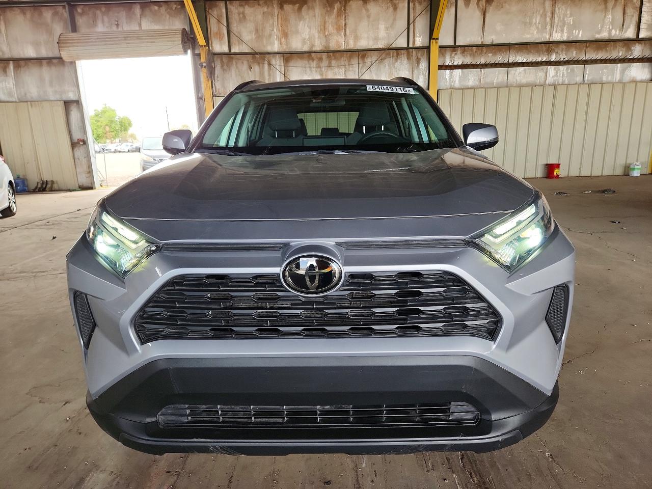 2025 TOYOTA RAV4 XLE — снимка 5