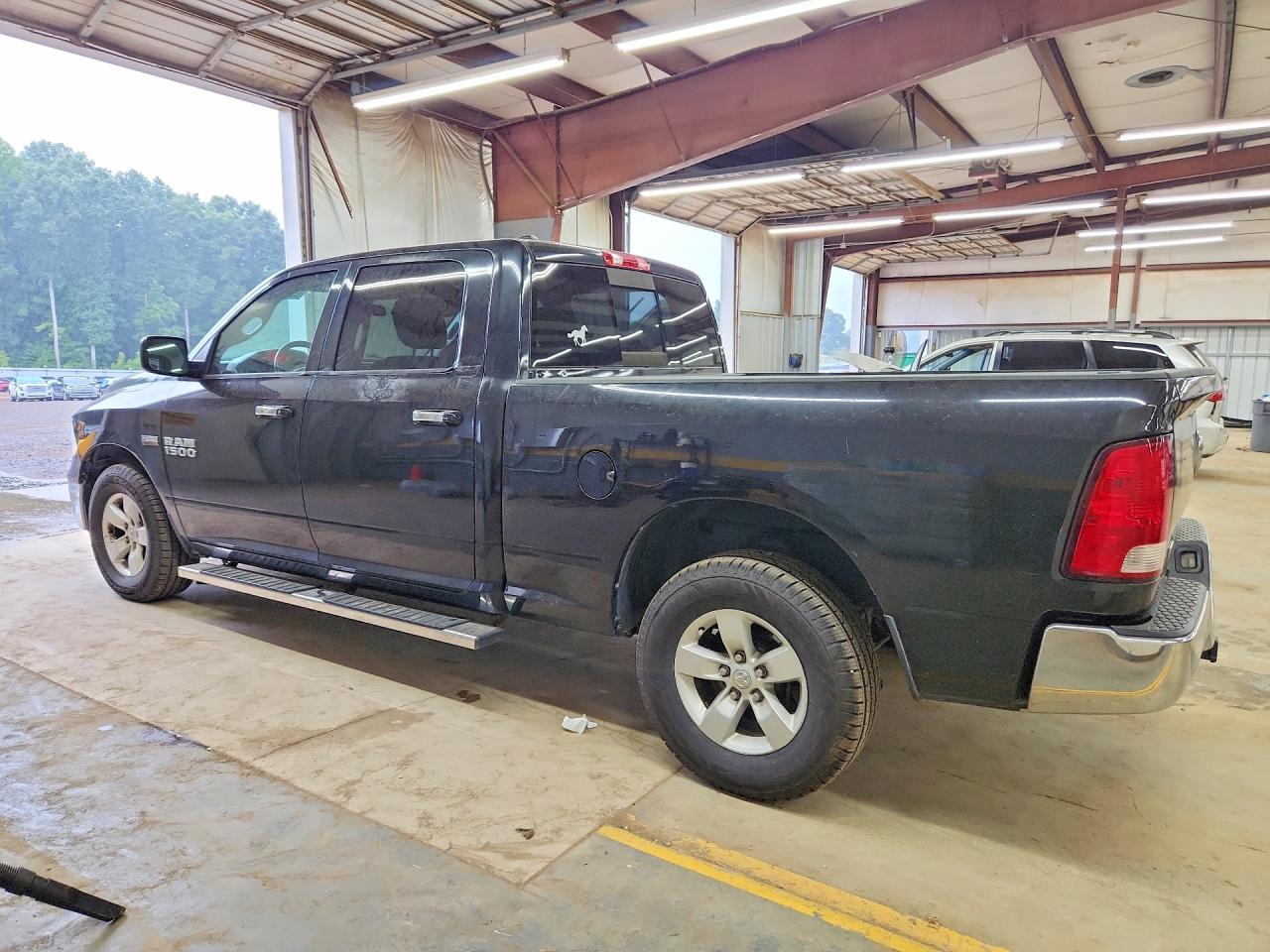 2017 RAM 1500 SLT — снимка 2