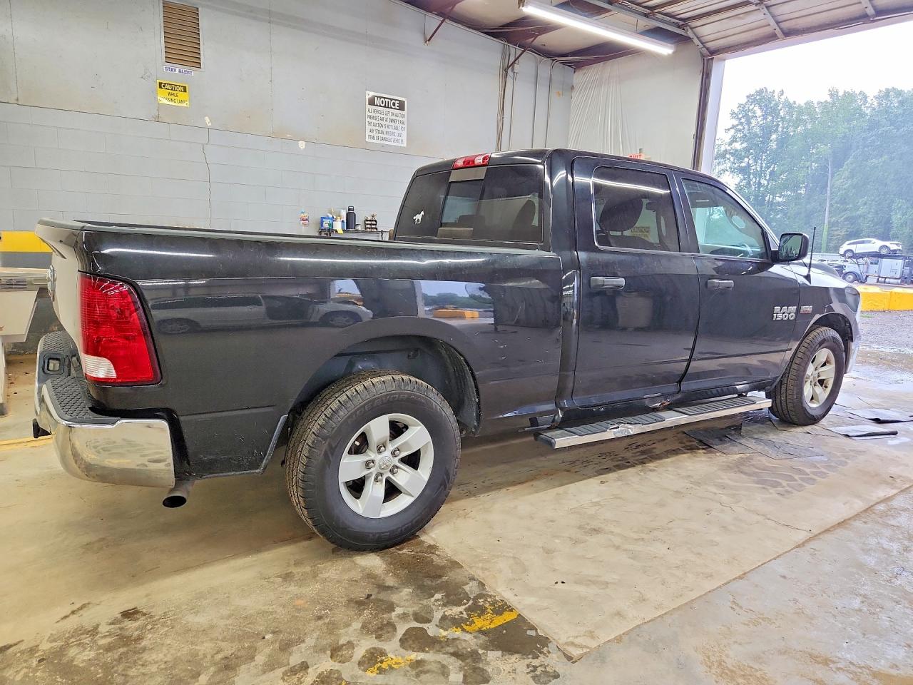 2017 RAM 1500 SLT — снимка 3