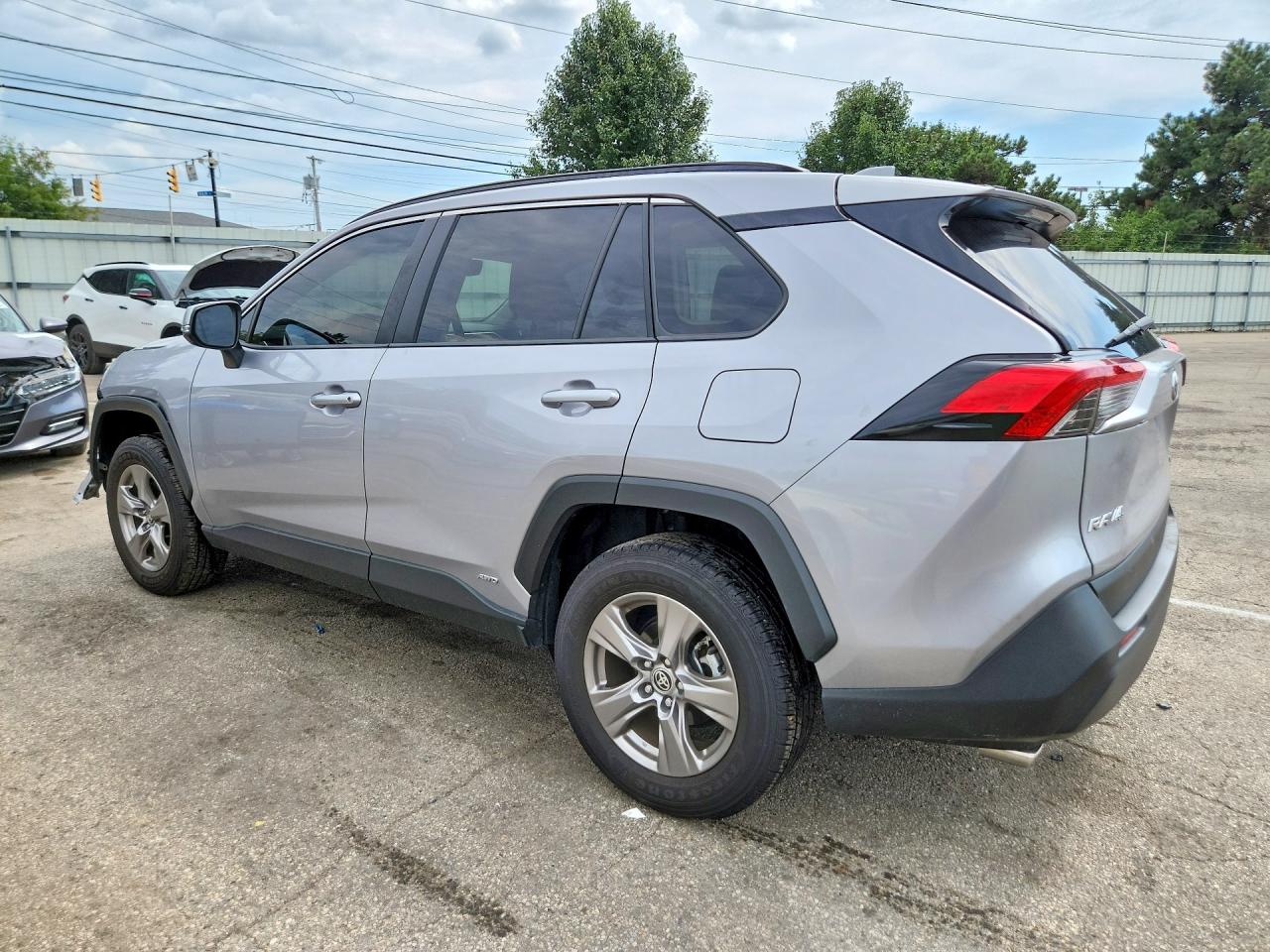 2024 TOYOTA RAV4 HYBRID XLE — снимка 2