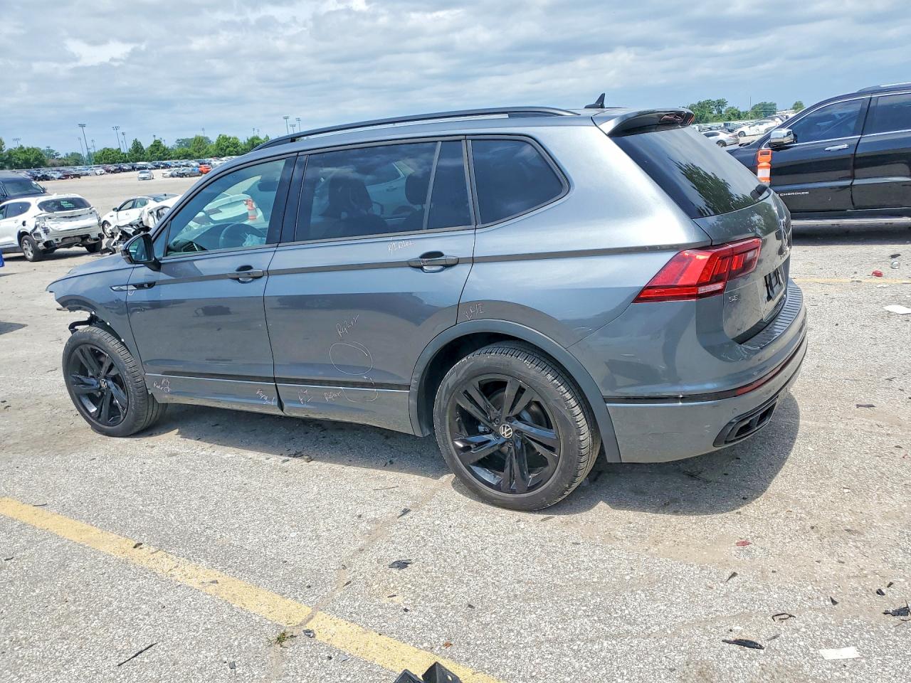 2024 VOLKSWAGEN TIGUAN SE R-LINE BLACK — снимка 2