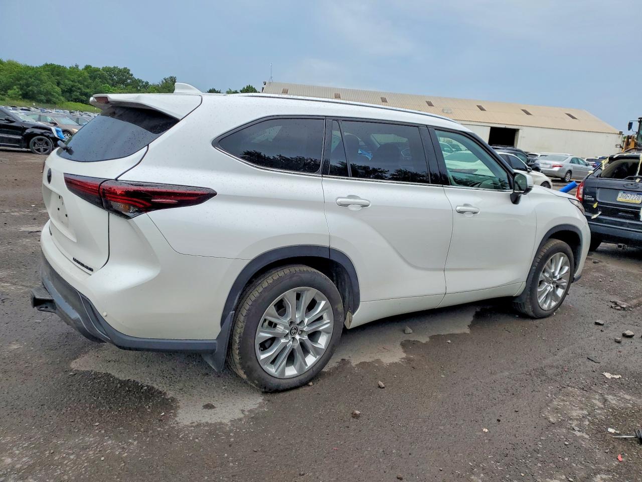 2026 TOYOTA HIGHLANDER LIMITED — снимка 3
