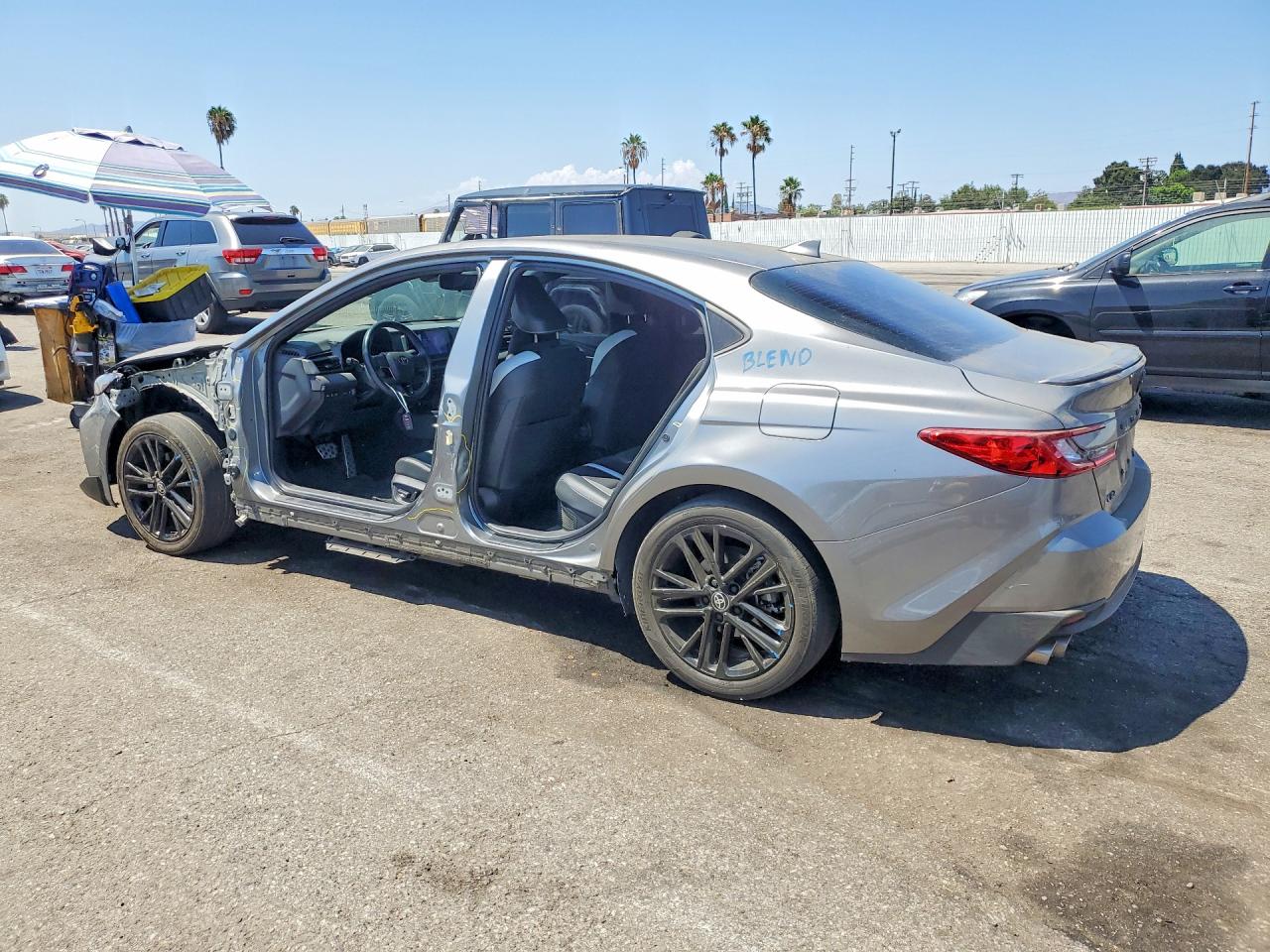 2025 TOYOTA CAMRY SE — снимка 2