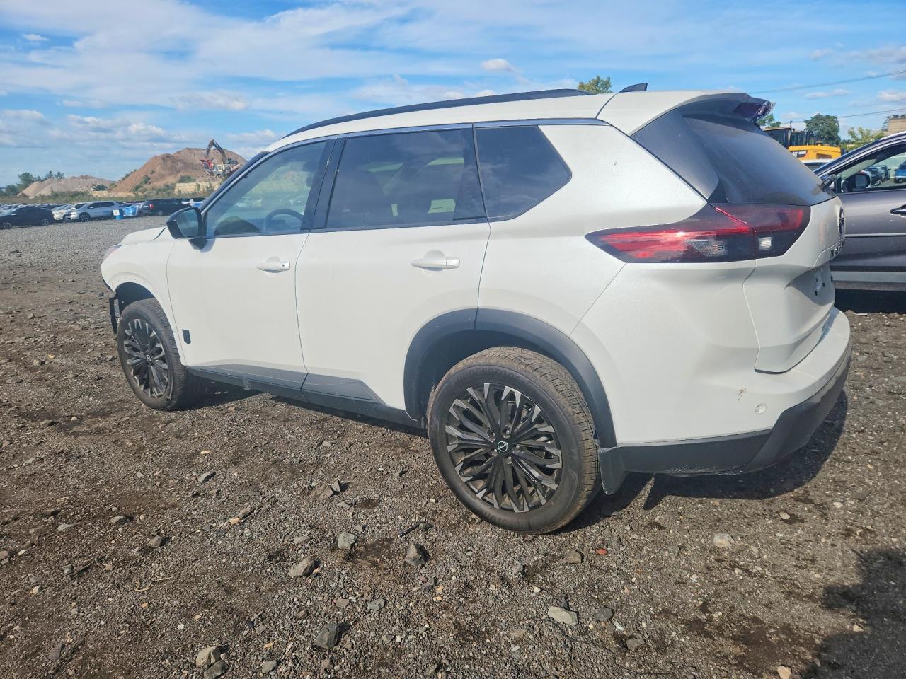 2026 NISSAN ROGUE DARK ARMOR — снимка 2