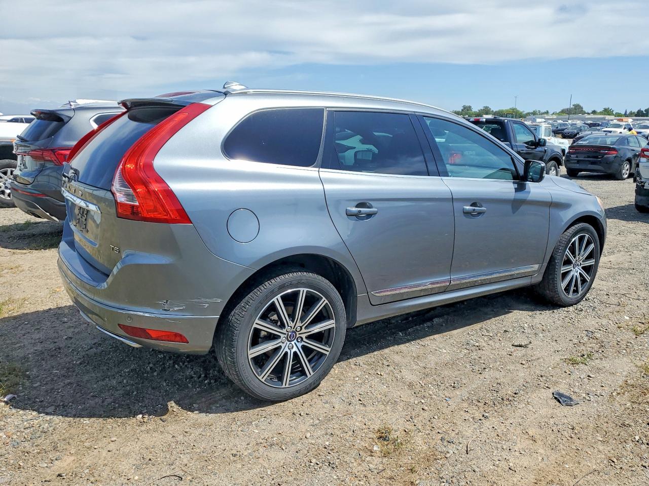 2016 VOLVO XC60 T5 PLATINUM — снимка 3