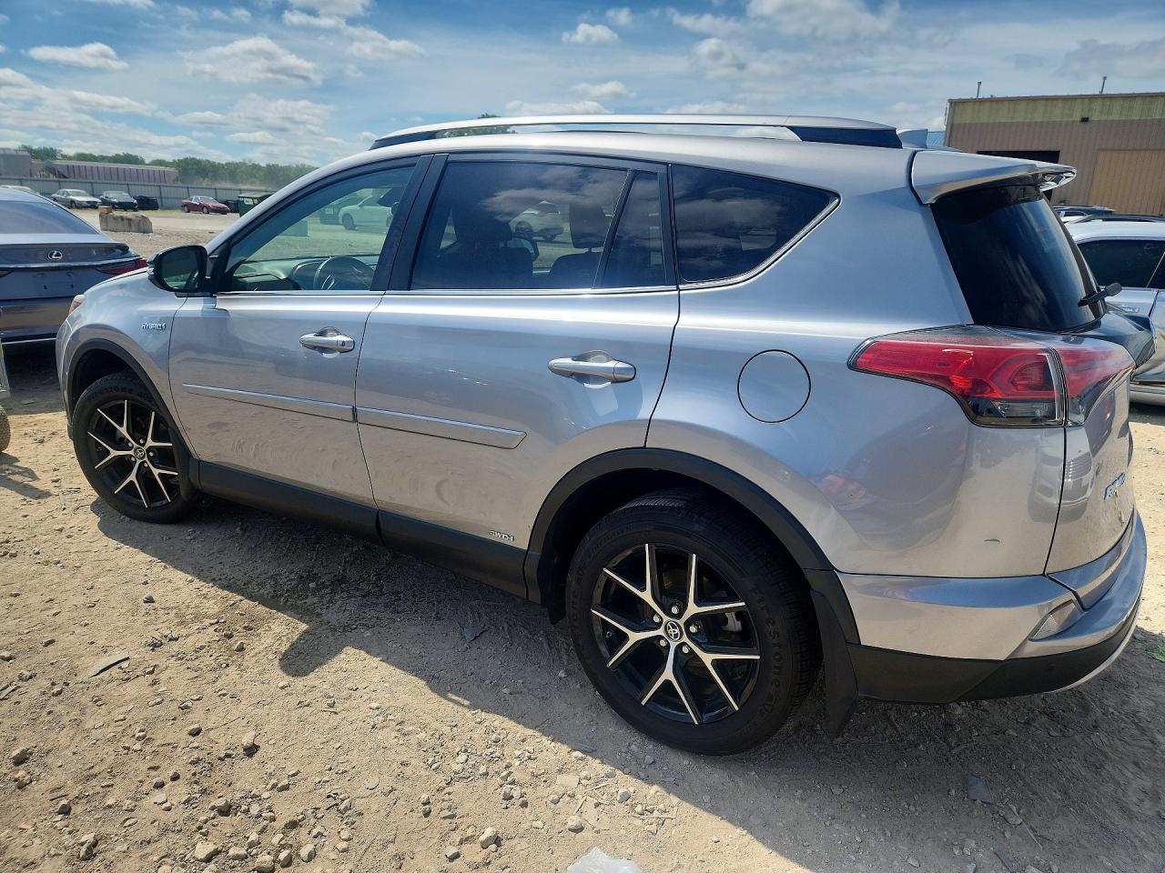 2017 TOYOTA RAV4 HV SE — снимка 2