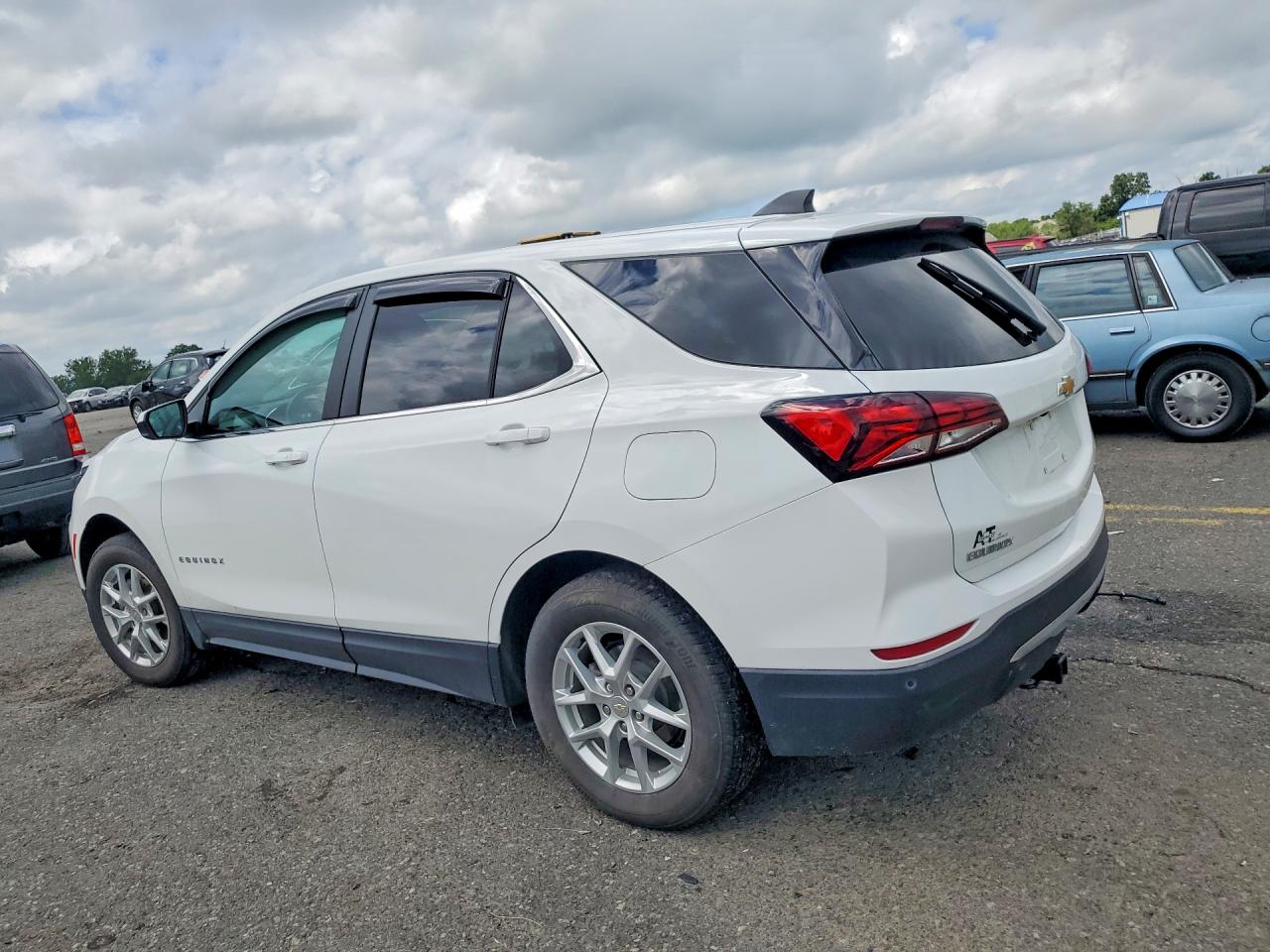2024 CHEVROLET EQUINOX LT — снимка 2