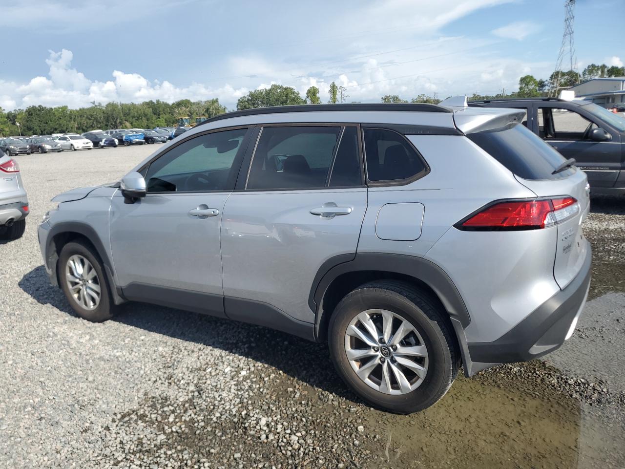 2024 TOYOTA COROLLA CROSS LE — снимка 2