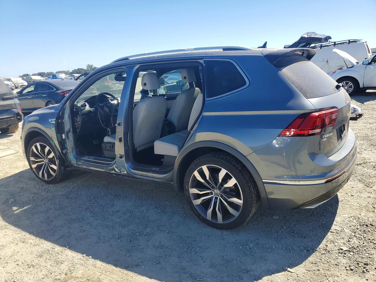2020 VOLKSWAGEN TIGUAN SEL PREMIUM R-LINE — снимка 2