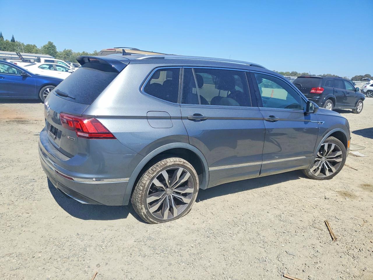 2020 VOLKSWAGEN TIGUAN SEL PREMIUM R-LINE — снимка 3