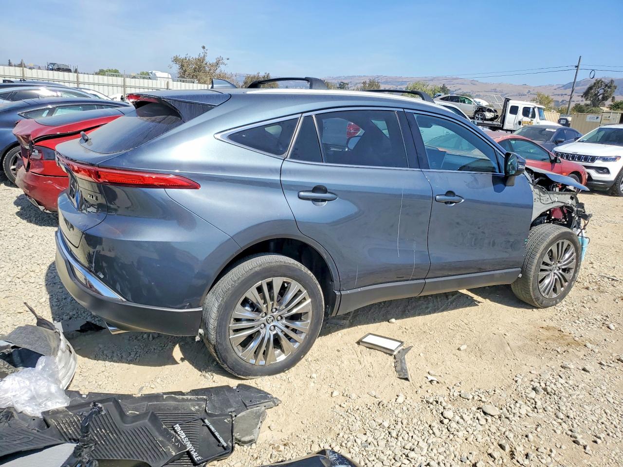 2024 TOYOTA VENZA XLE — photo 3