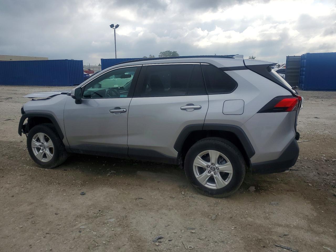2019 TOYOTA RAV4 XLE — снимка 2
