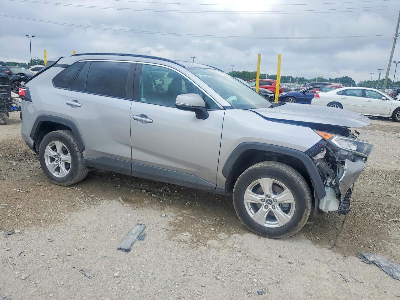 2019 TOYOTA RAV4 XLE — снимка 4