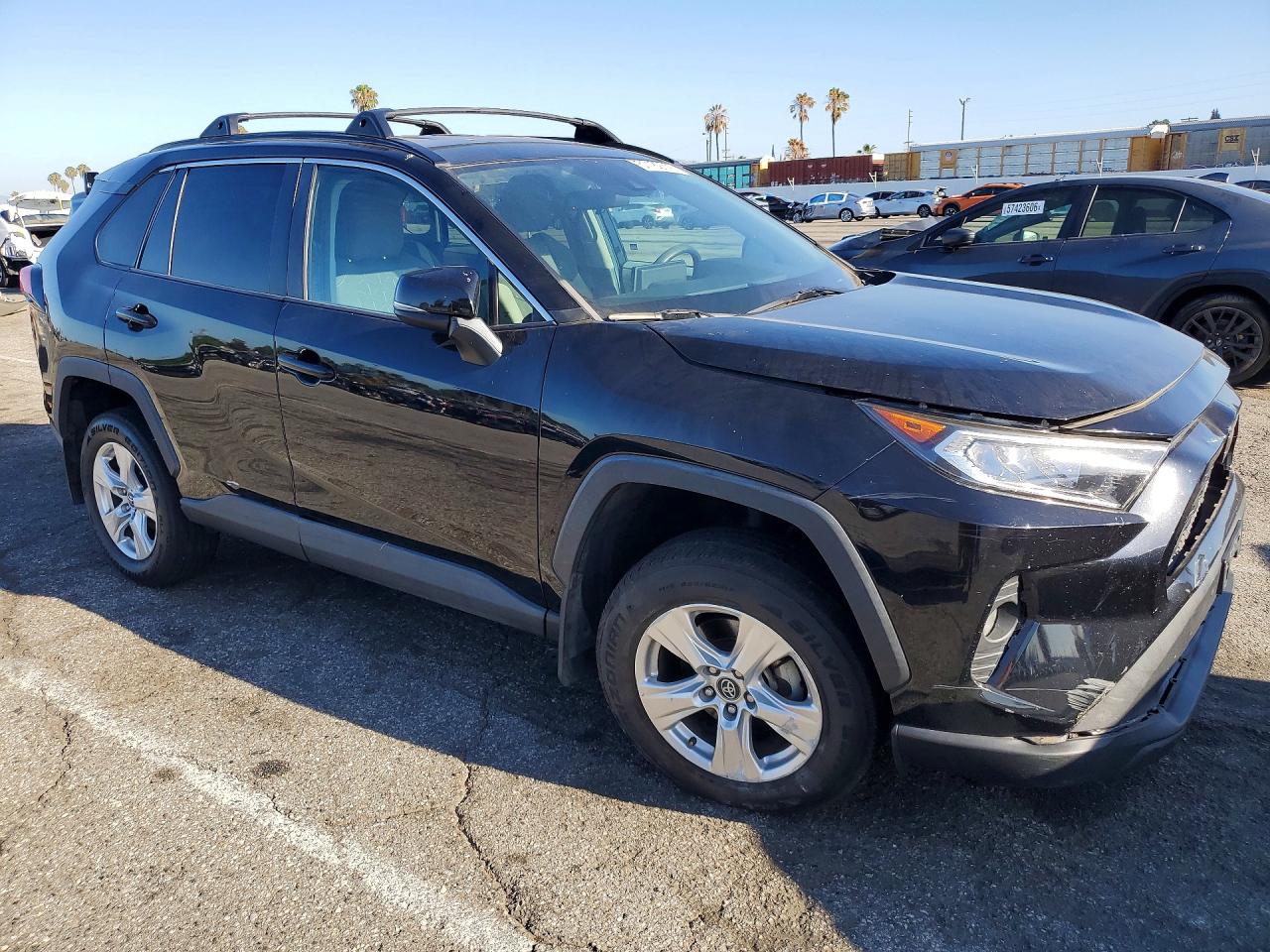 2020 TOYOTA RAV4 XLE — снимка 4